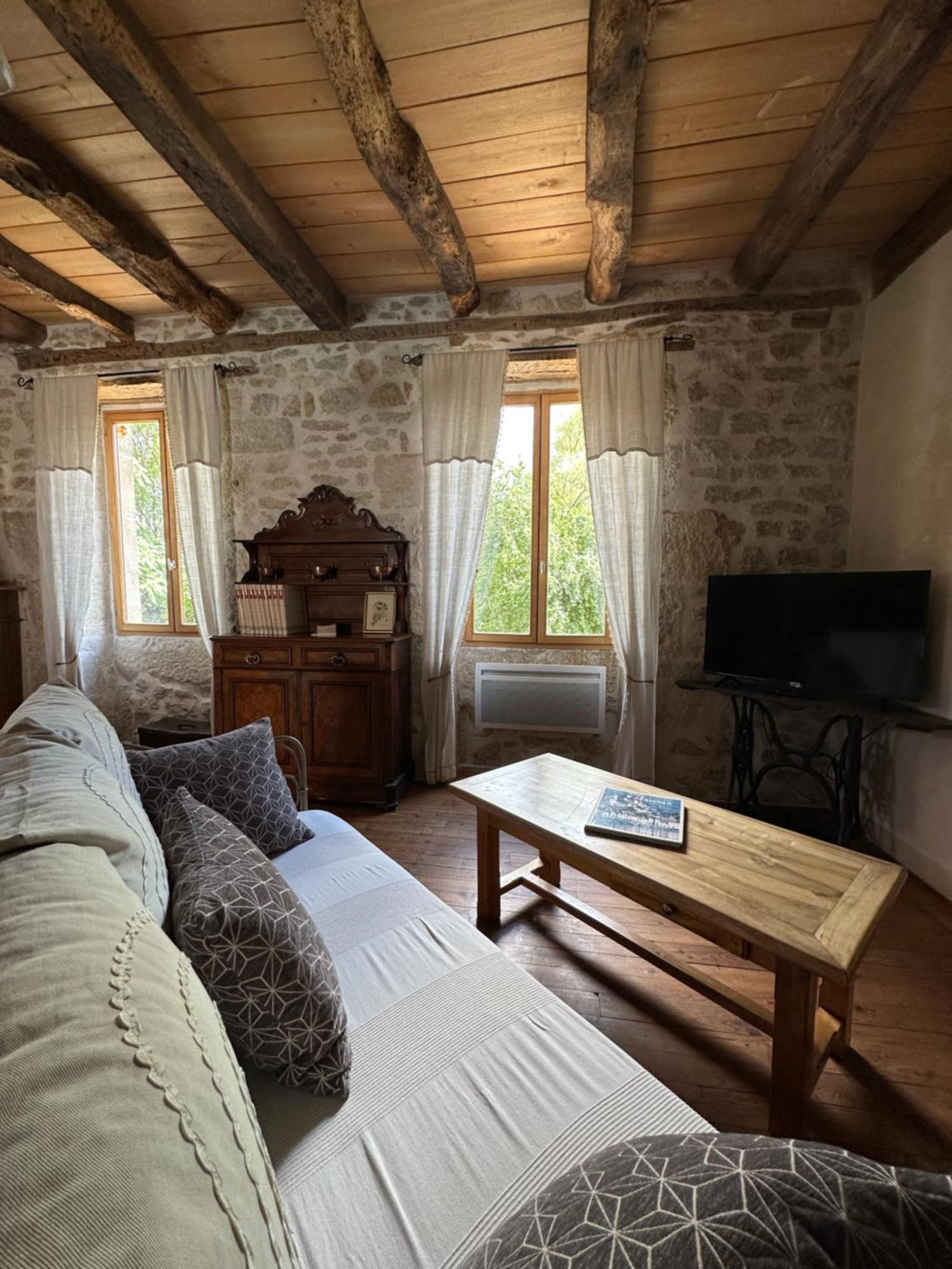 Gite Le Relais De La Diligence Saint-Lazare Buitenkant foto